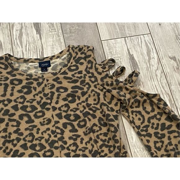 Daytrip, cold shoulder, leopard tunic, top sweater size S - Picture 3 of 9